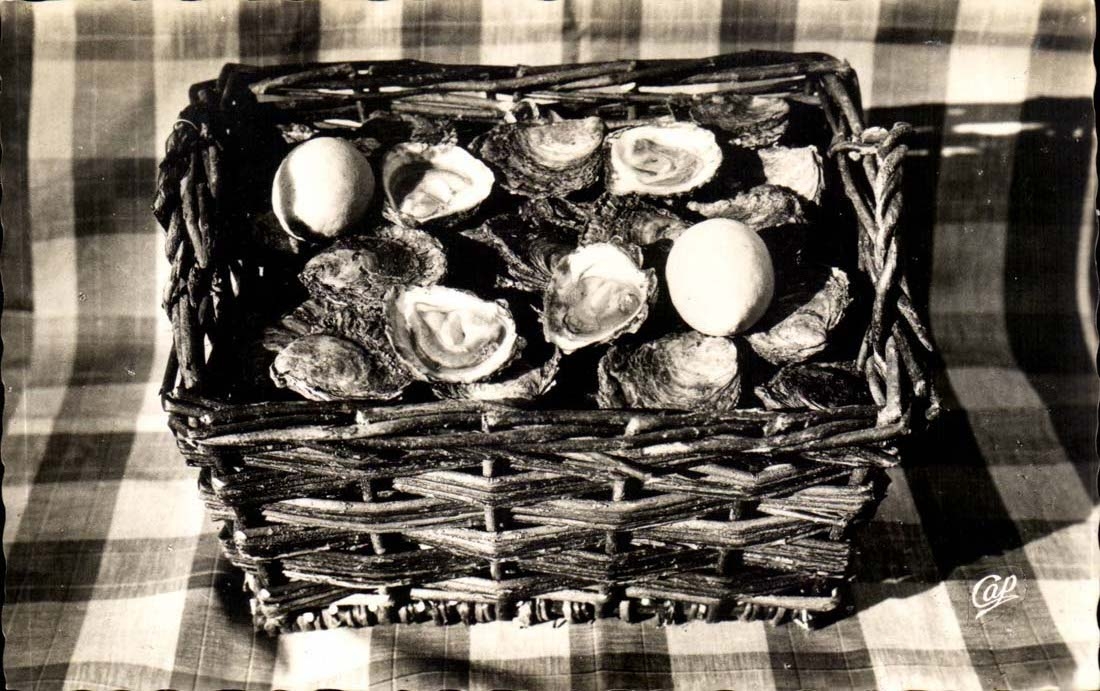 MODERN CARD Fishing Basket of oysters