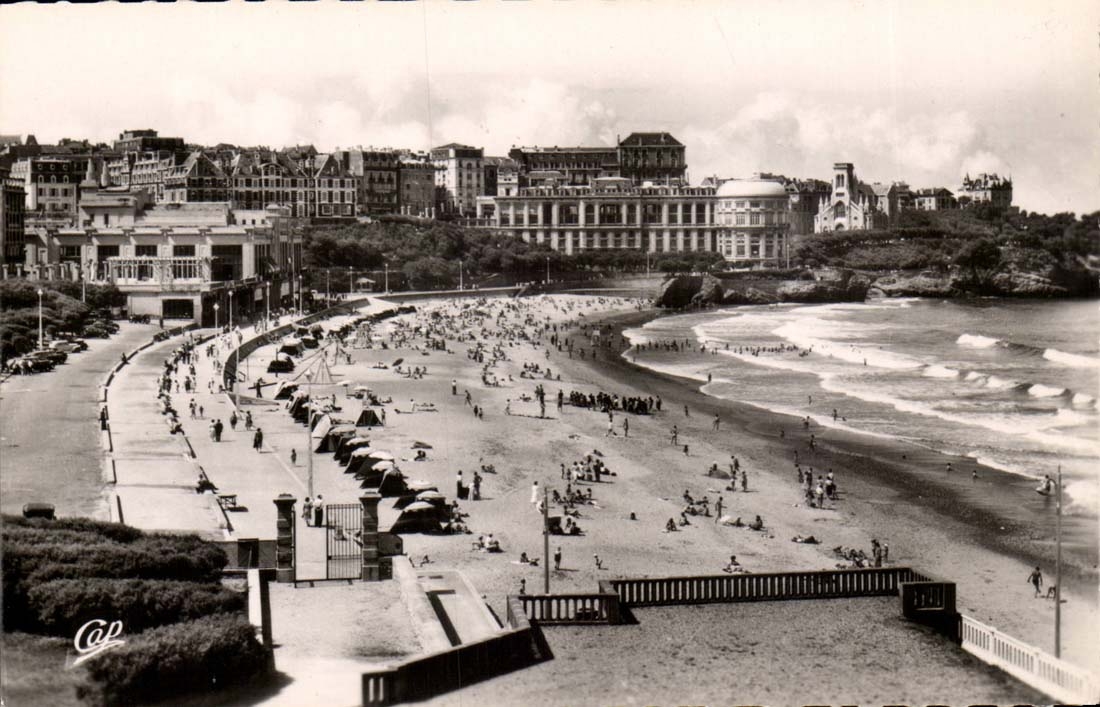 Biarritz CPA La grande plage vers le Casino Bellevue