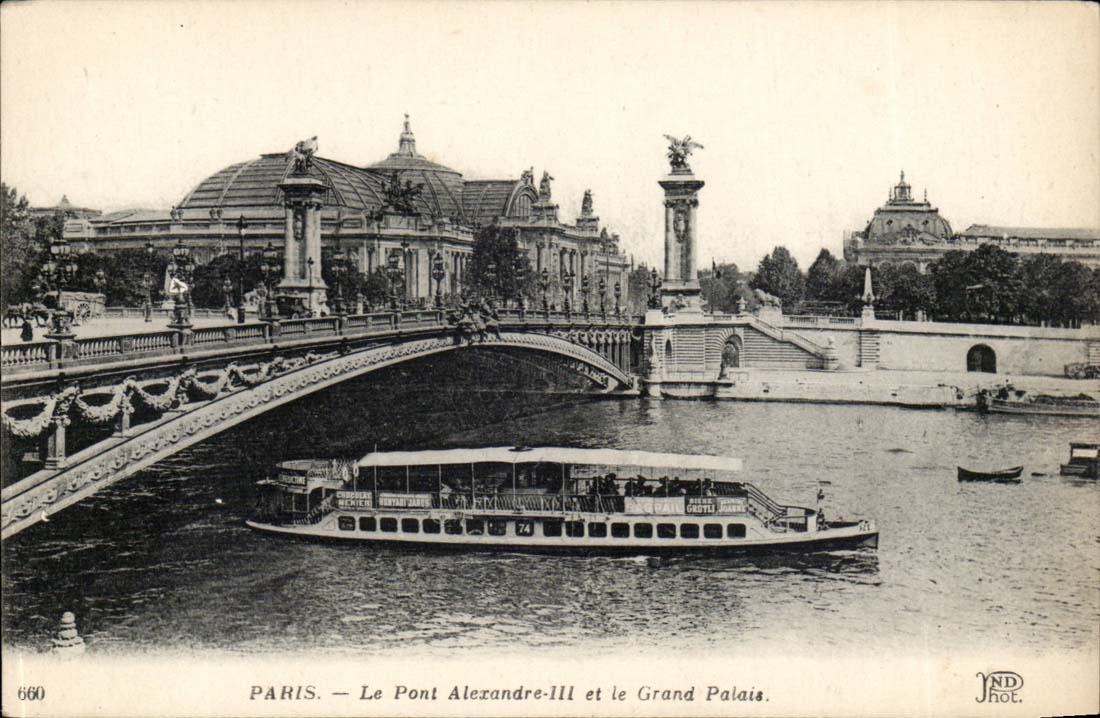 CPA Paris the bridge Alexandre III and the Grand Palais barge