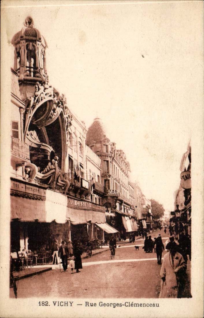 Vichy CPA Street Georges Clemenceau