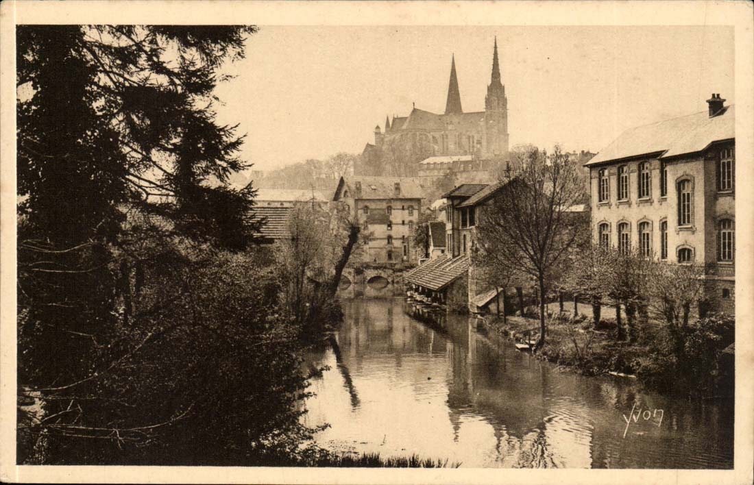 Chartres CPA the Eure and the cathedral