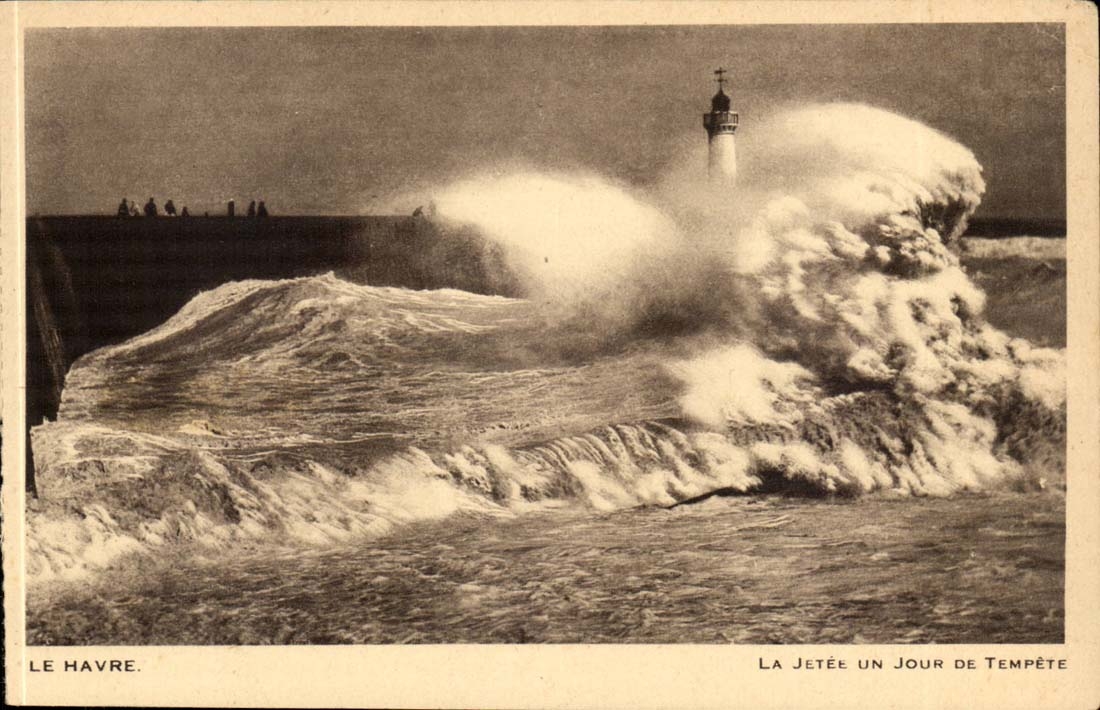 Le Havre CPA the pier one day of storm (headlight lighthouse)