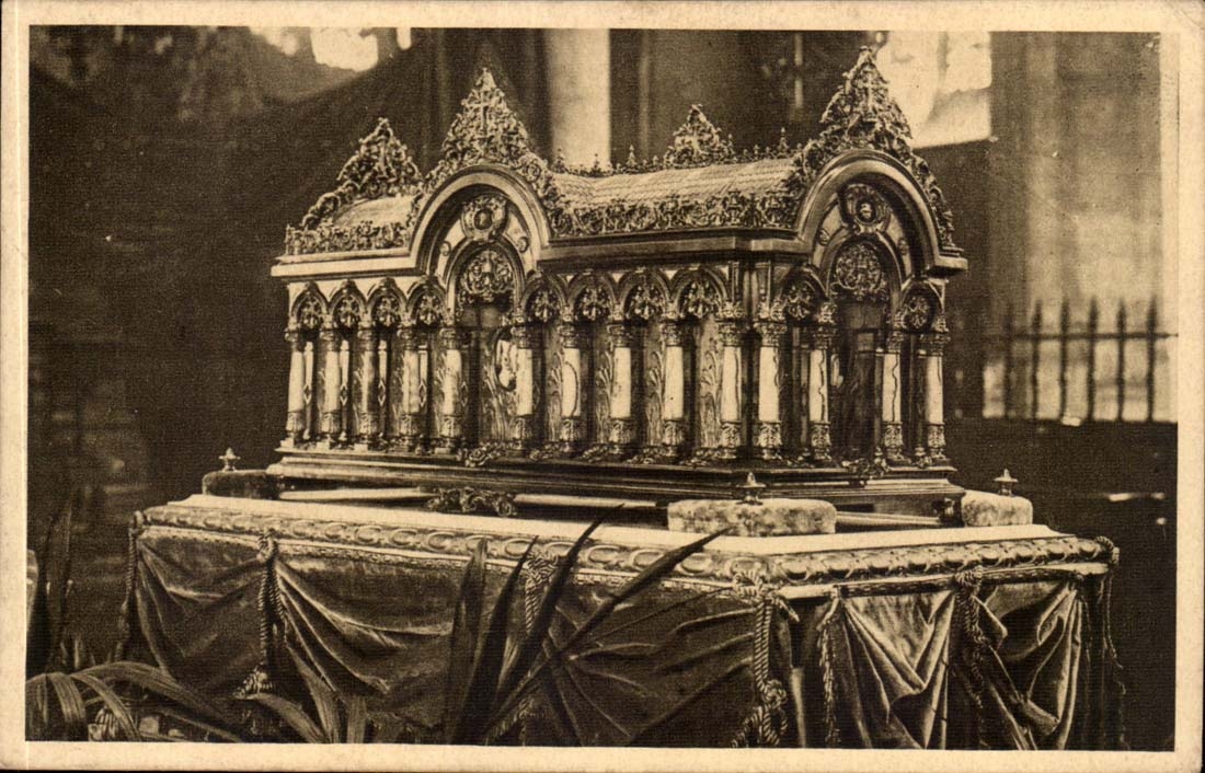 CPa Petie drives out in vermeil offered by Brazil Sainte Therese of the Jesus child