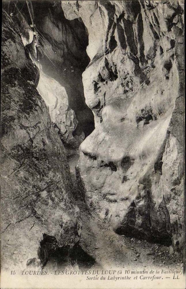 Lourdes CPA caves of the wolf Left the labyrinth and crossroads