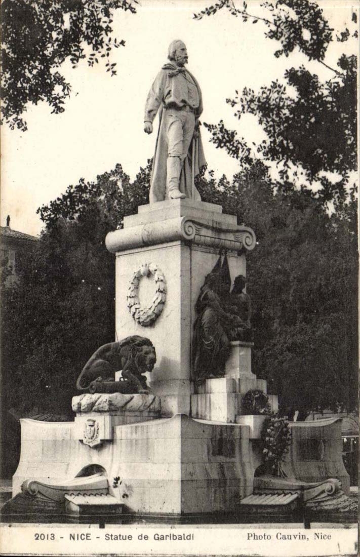Nice CPA Statue of Garibaldi (lion)