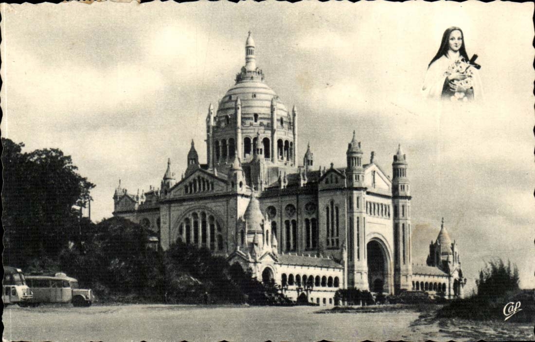 Lisieux CPA die Allee nah an der Basilika