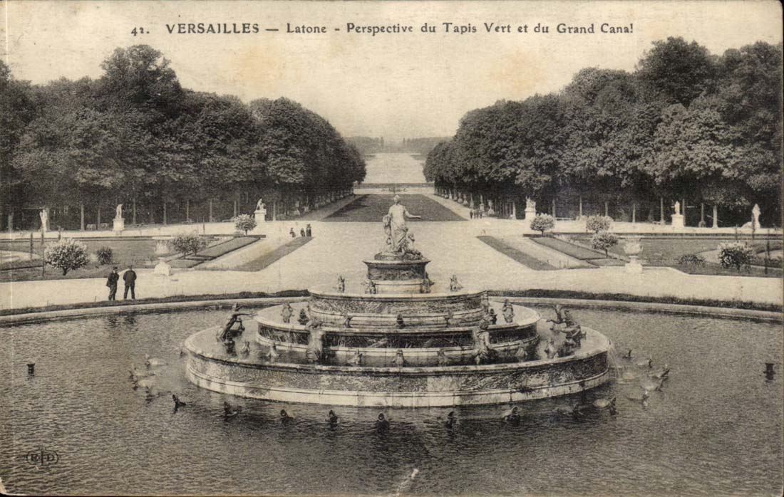 Versailles CPA Latone prospect for the green carpet and the large canal
