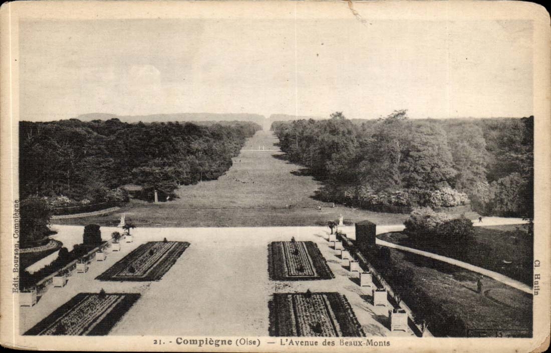Compiegne CPA the avenue of the Beautiful Mounts