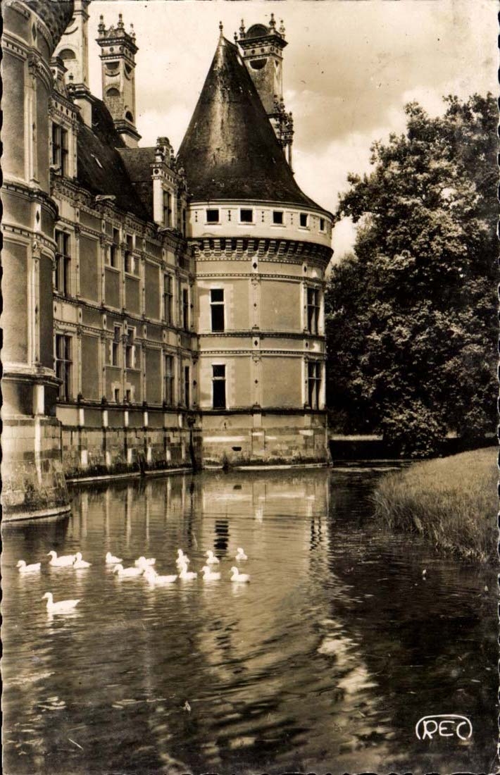 Villegongis CPA Schloss (Front ist) Vue auf den Abzugsgraben