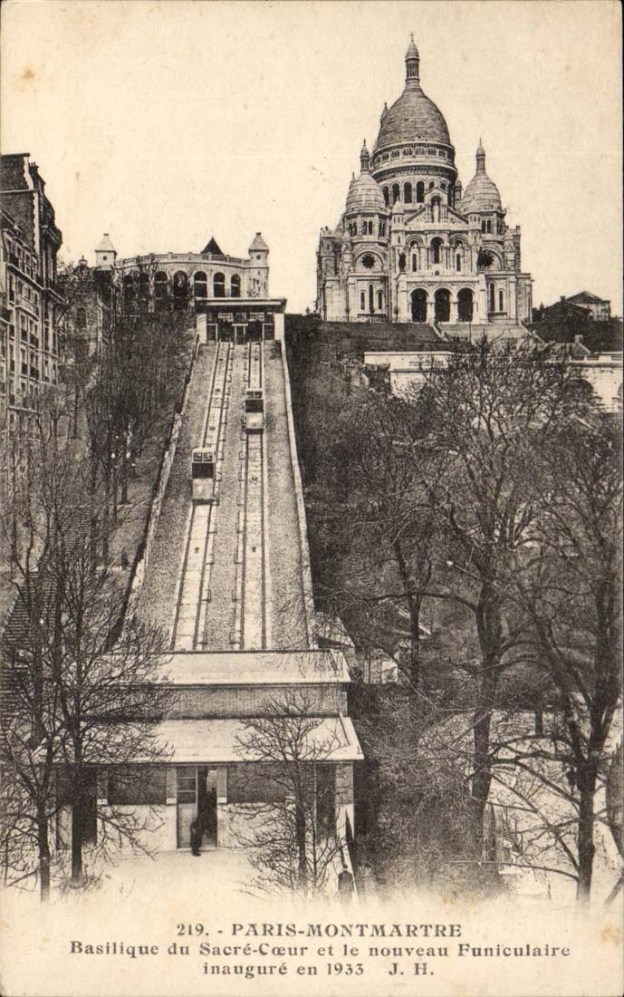Paris CPA Basilique du Sacre Coeur et le nouveau funiculaire inaugure en 1933 (Montmatre)