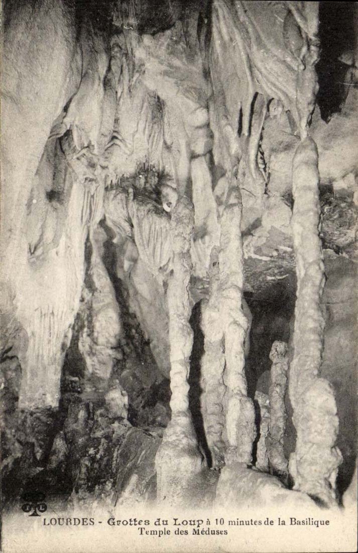 Lourdes CPA GRottes of the wolf has 10 minutes of the Temple basilica of the Jellyfishes