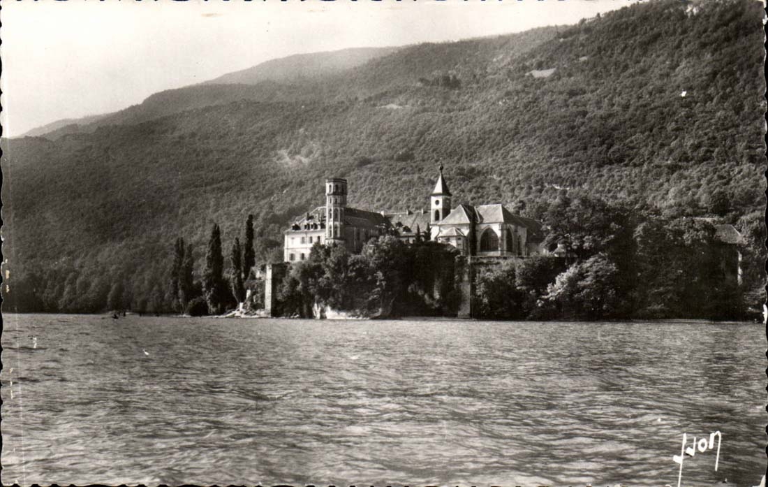 The lake of Le Bourget CPA the abbey of Hautecombe