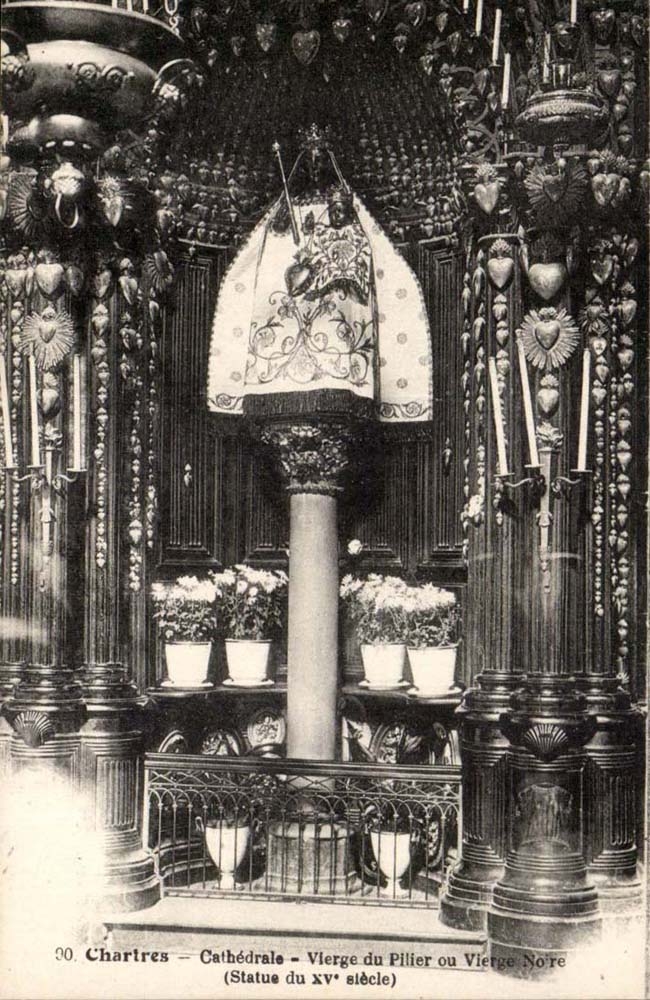 CPA Chartres the Virgin cathedral of the pillar or black virgin (15th)