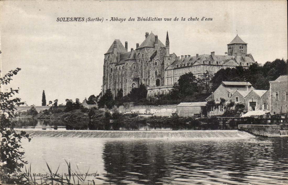 Solesmes CPA Old abbey of the Benedictines Seen of the water fall