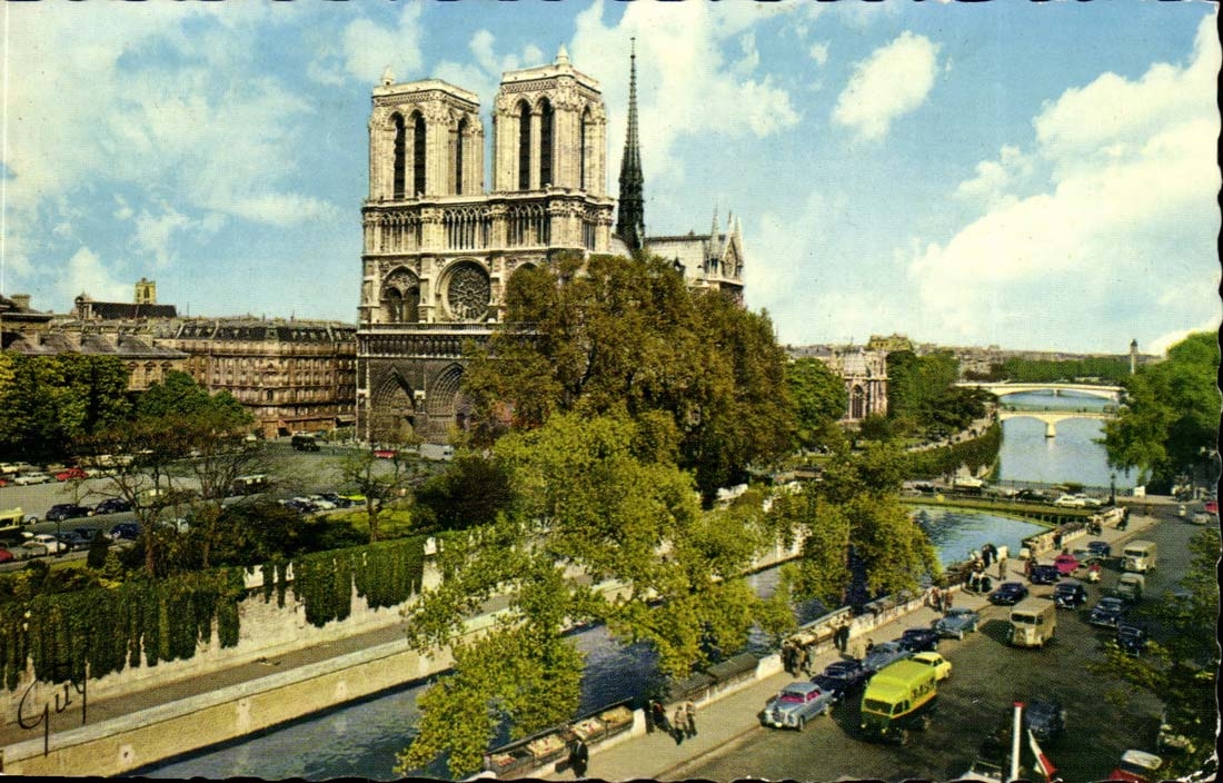 Paris CPA La cathedrale Notre Dame