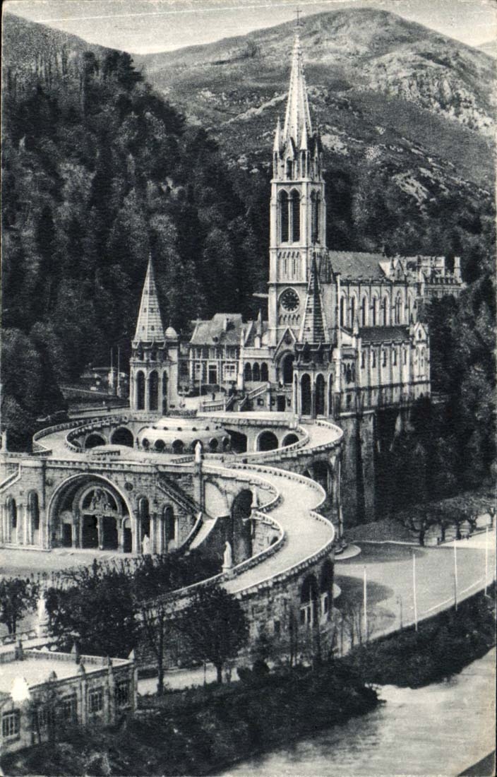 Lourdes - the Basilica seen of dimension P D 1955 - CPA