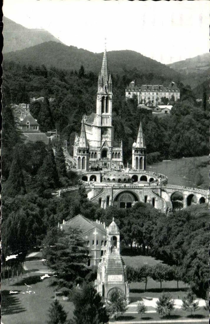 Lourdes - the Basilica - the War memorial Interallied - CPA