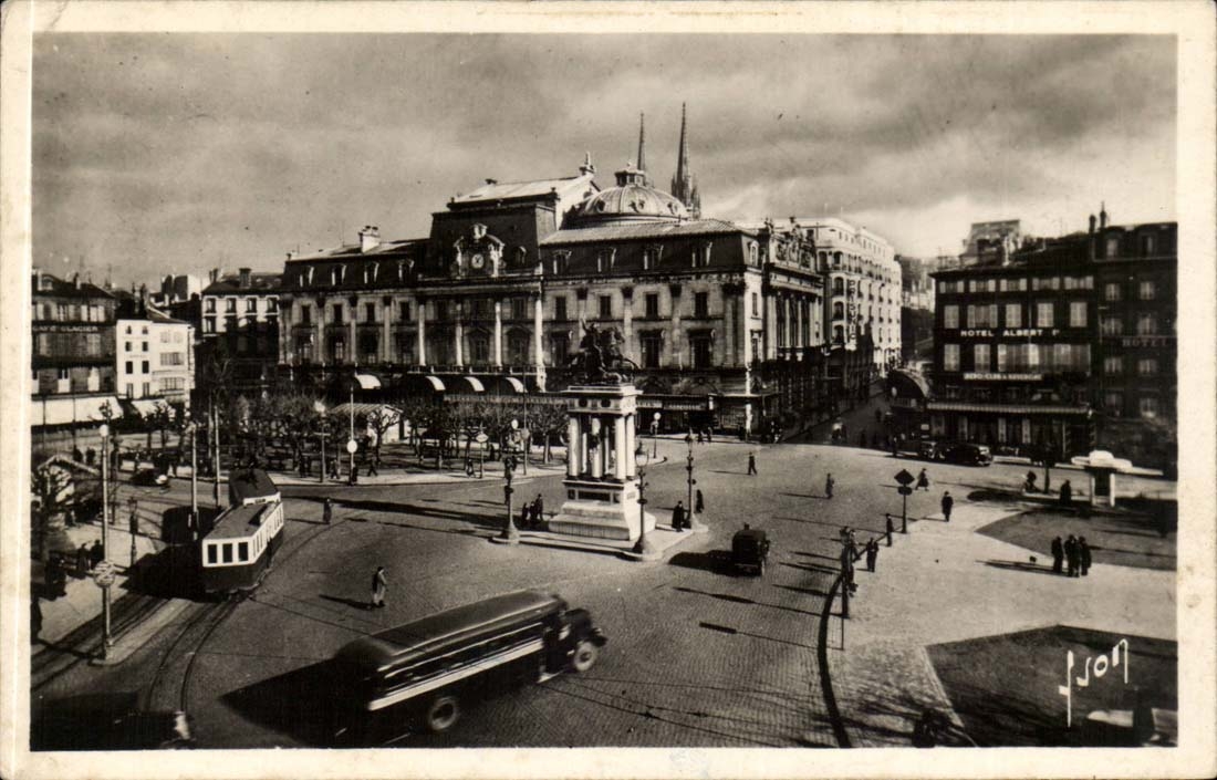 Clermont Ferrand - Place of Jaude and the theater - CPA
