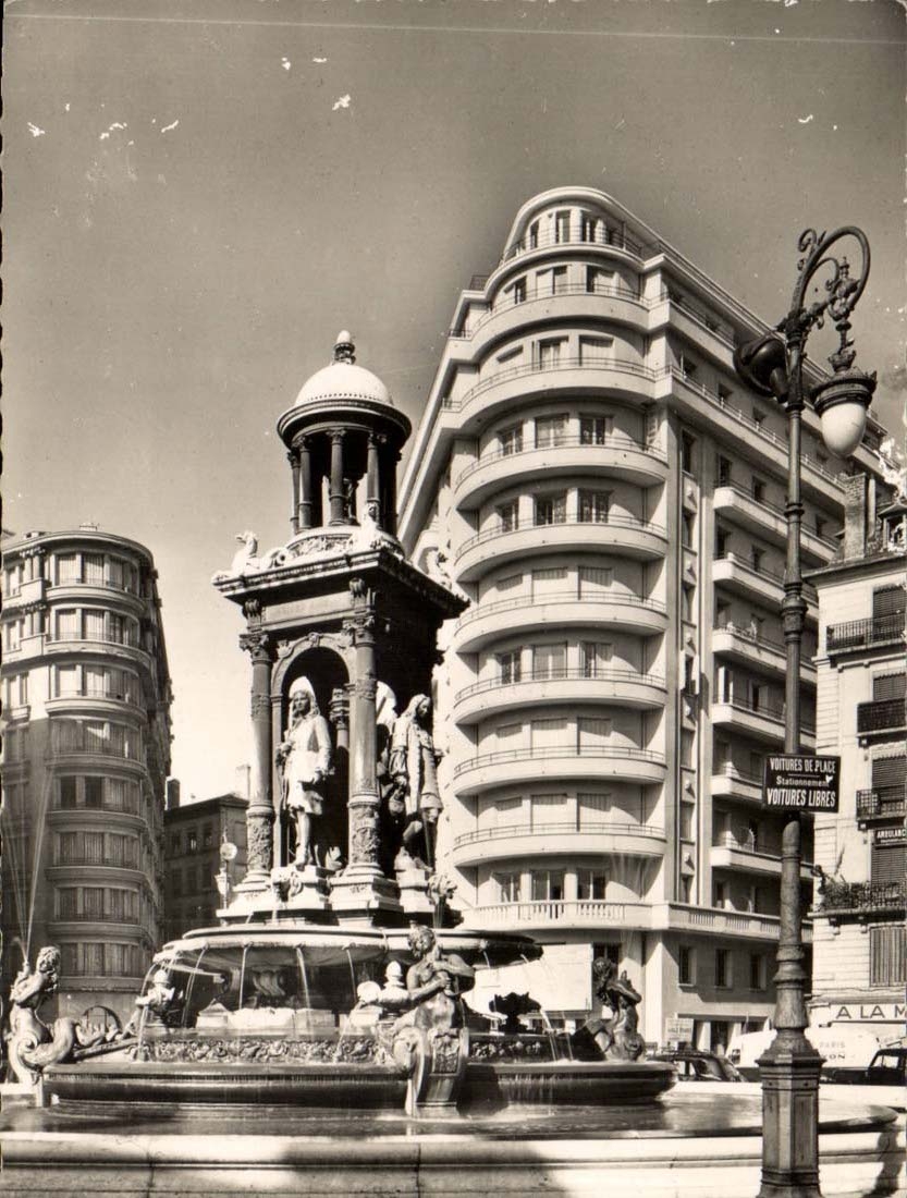 Lyon - Place et Fontaine des Jacobins - CPA 