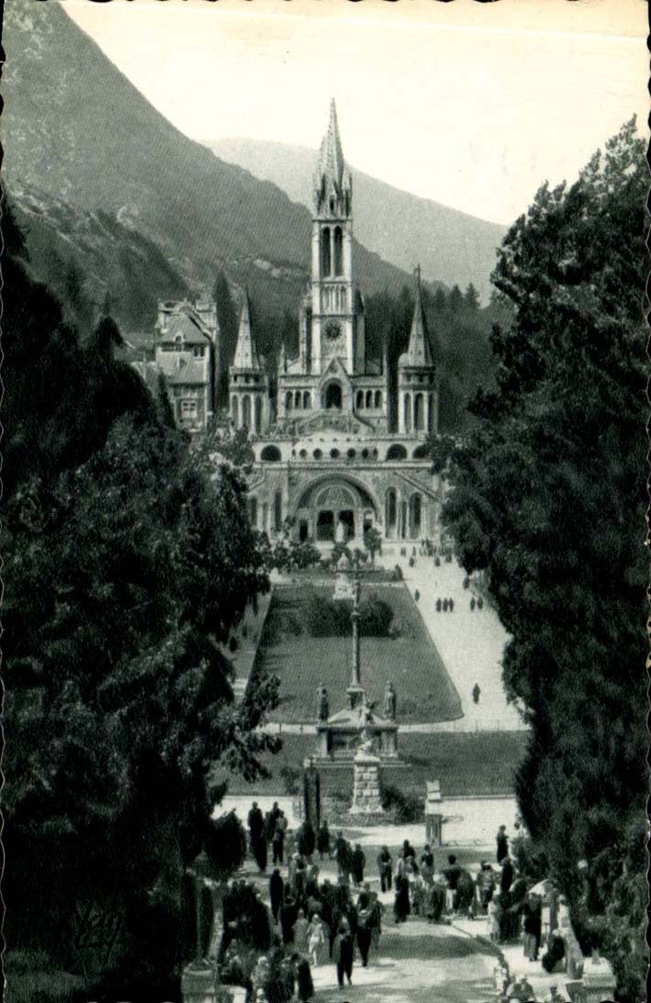 Lourdes - the Basilica - and the Esplanade of Processions CPA