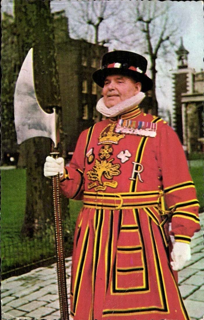 England - England - Yeoman Warder At the Tower off London - CPA