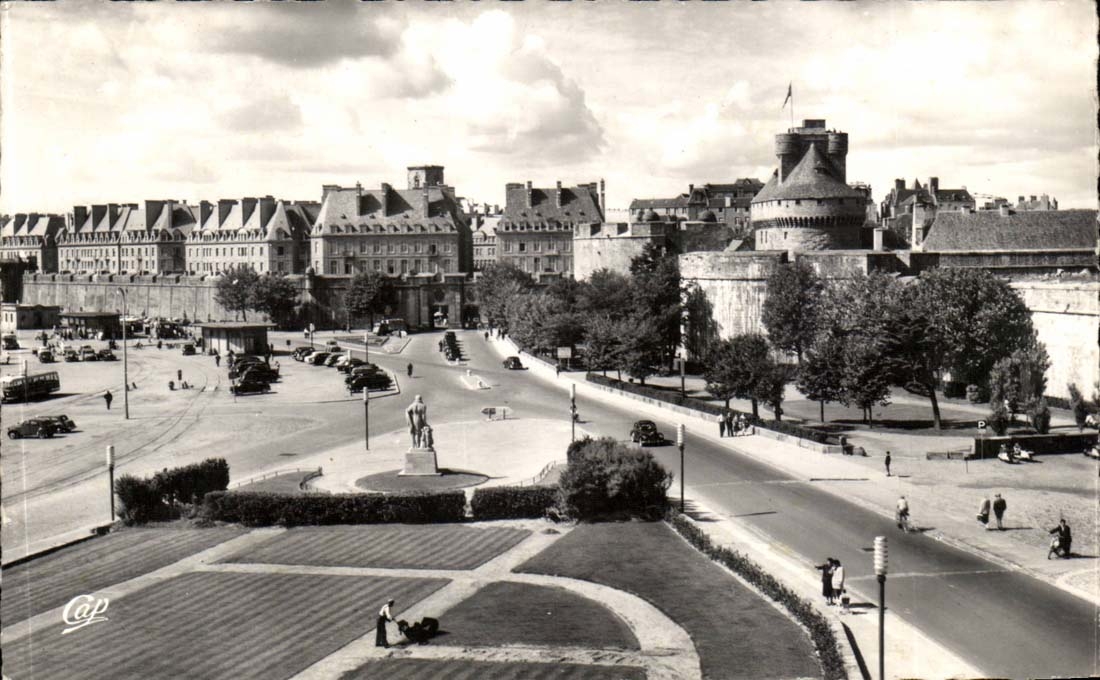 saint Malo - Cite Corsaire - Le Chateau et les nouvelles Constructions - CPA