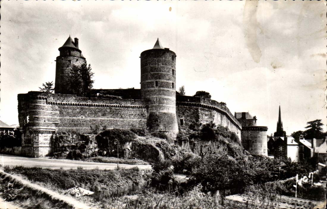 Ferns - the Castle Flanks Tours the most superb of the world - Victor Hugo - CPA