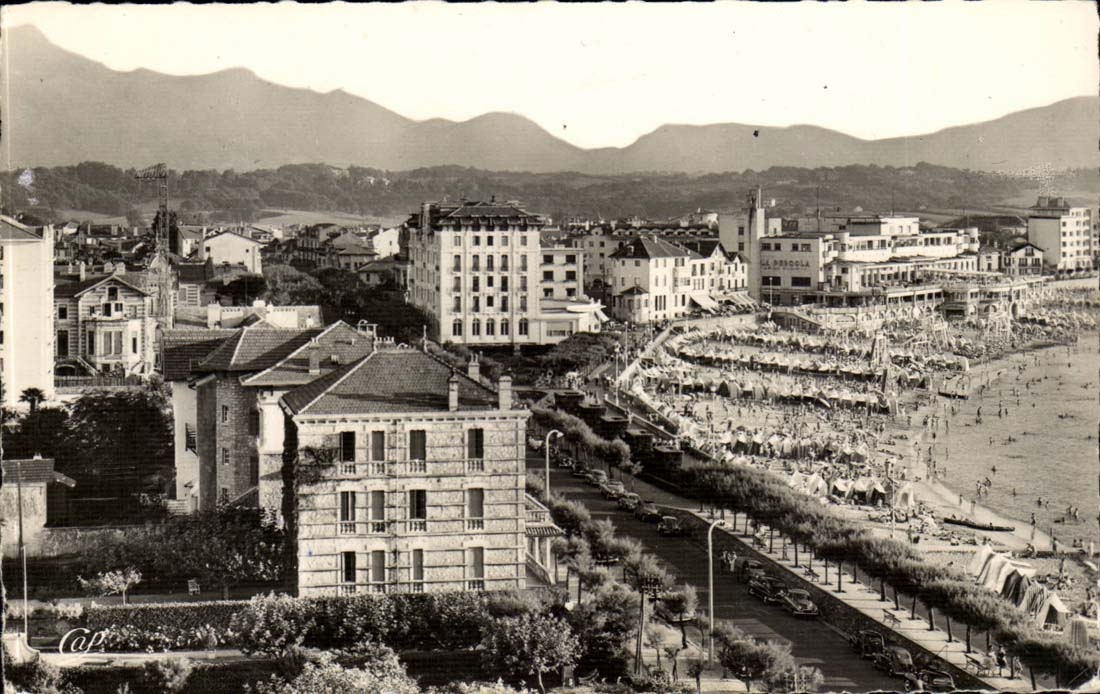 St Jean de Luz - the Beach - CPA