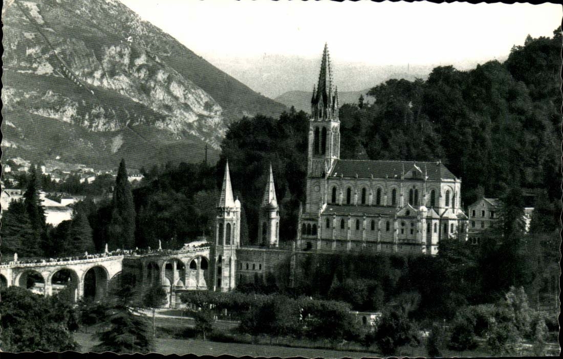 Lourdes - the Basilica and Mountains - CPA
