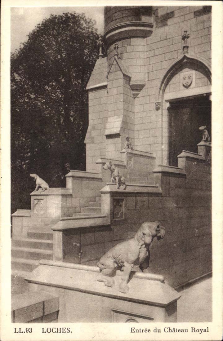 Loaches - Between Royal Castle - dog - CPA