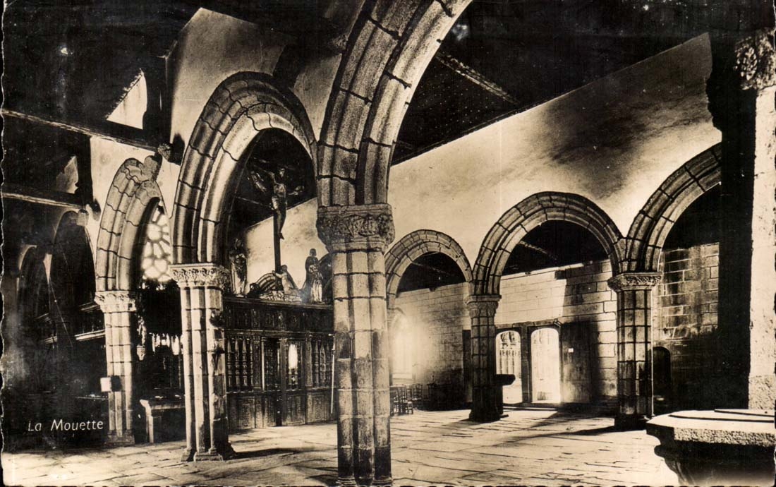 Herbot saint - Interior of the Vault and Table of offerings - CPA