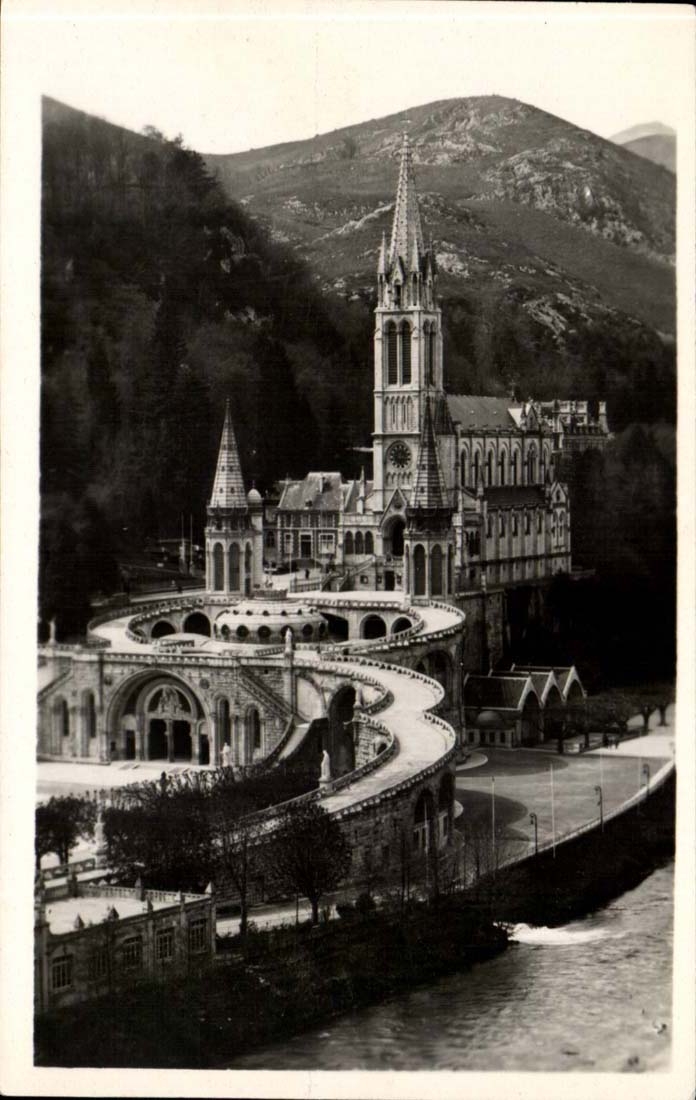 Lourdes CPA the basilica and GAve