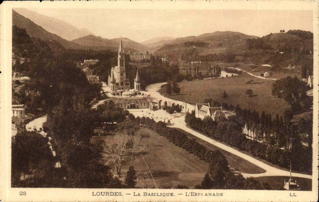 Lourdes CPA the basilica the esplanade