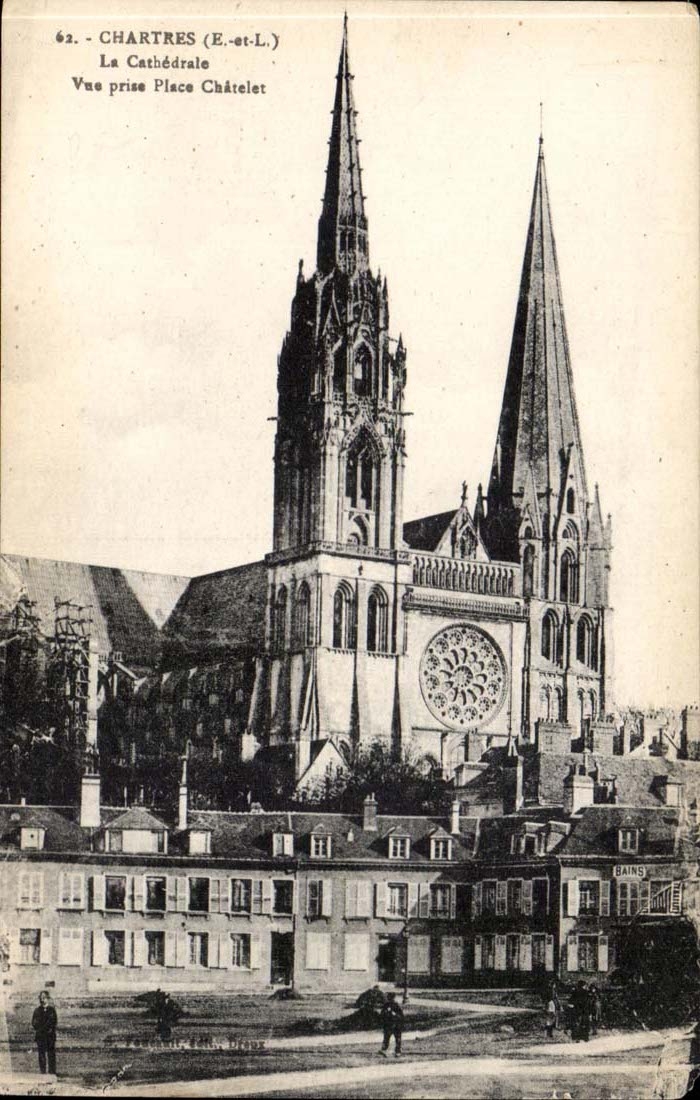 Chartres CPA the cathedral Seen from Chatelet Place