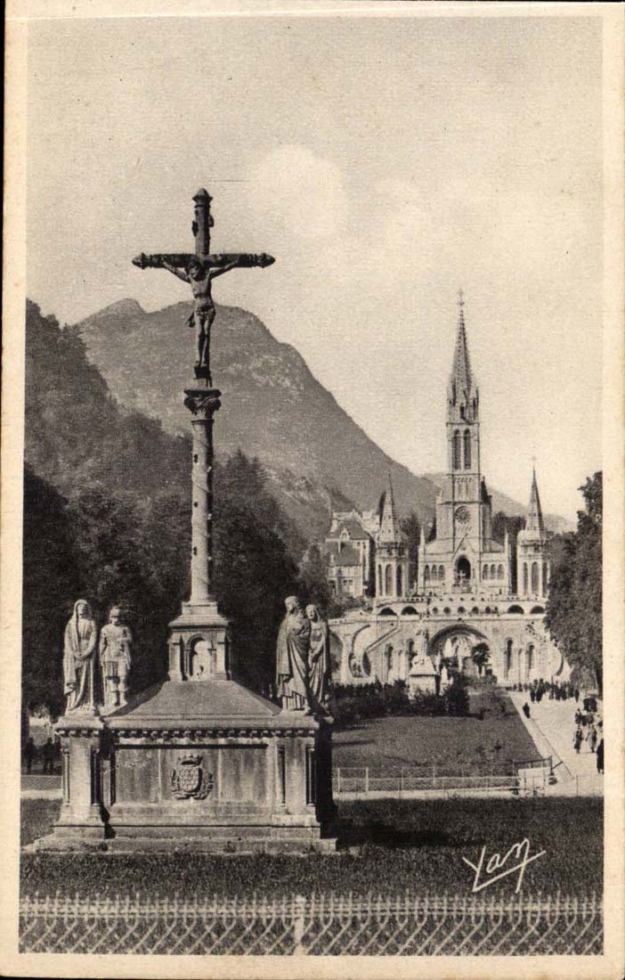 Lourdes CPA the basilica and the Breton martyrdom