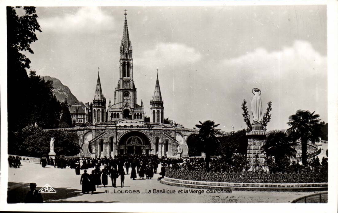 Lourdes CPA the basilica and the virgin couronee