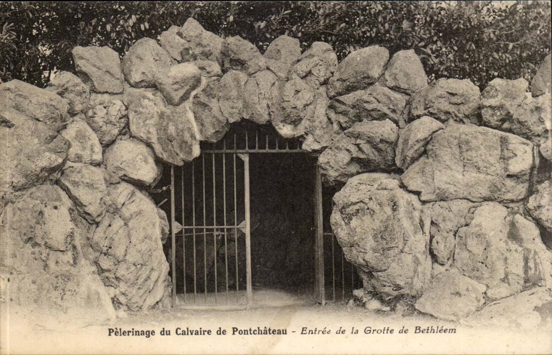 Pilgrimage of the martyrdom of Pontchateau Entrance of the cave of Bethlehem