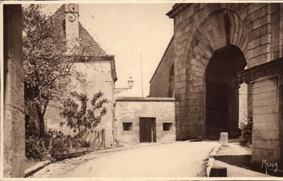 Langres - Small Tables of Langres - Gate of the Town hall - CPA