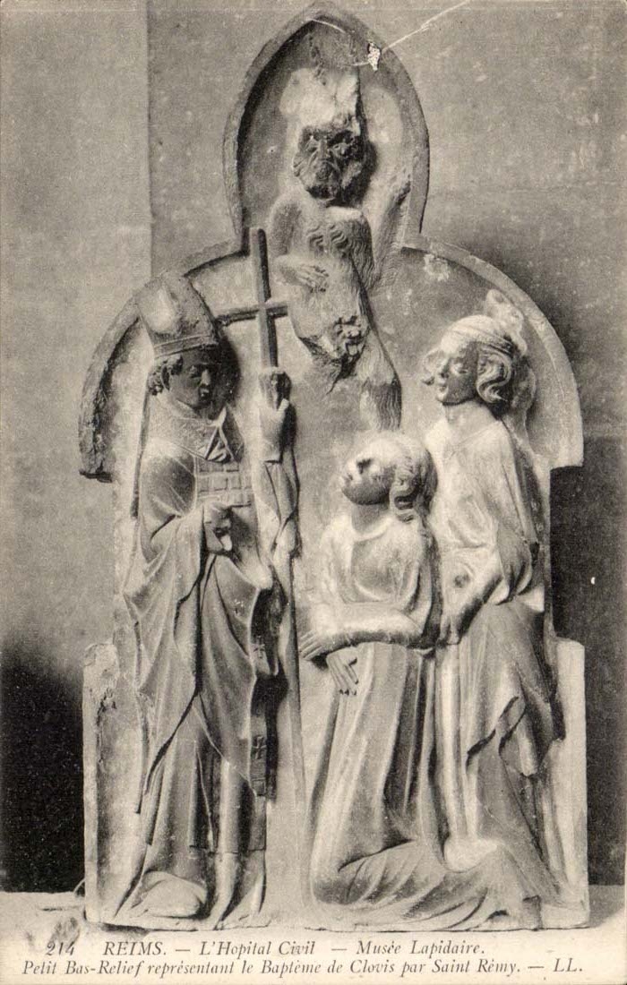 Reims - die Zivilkrankenhaus-kurzes Museums-kleine niedrige Entlastung welche die Taufe von Clovis pro Remy Heiliges darstellt - CPA