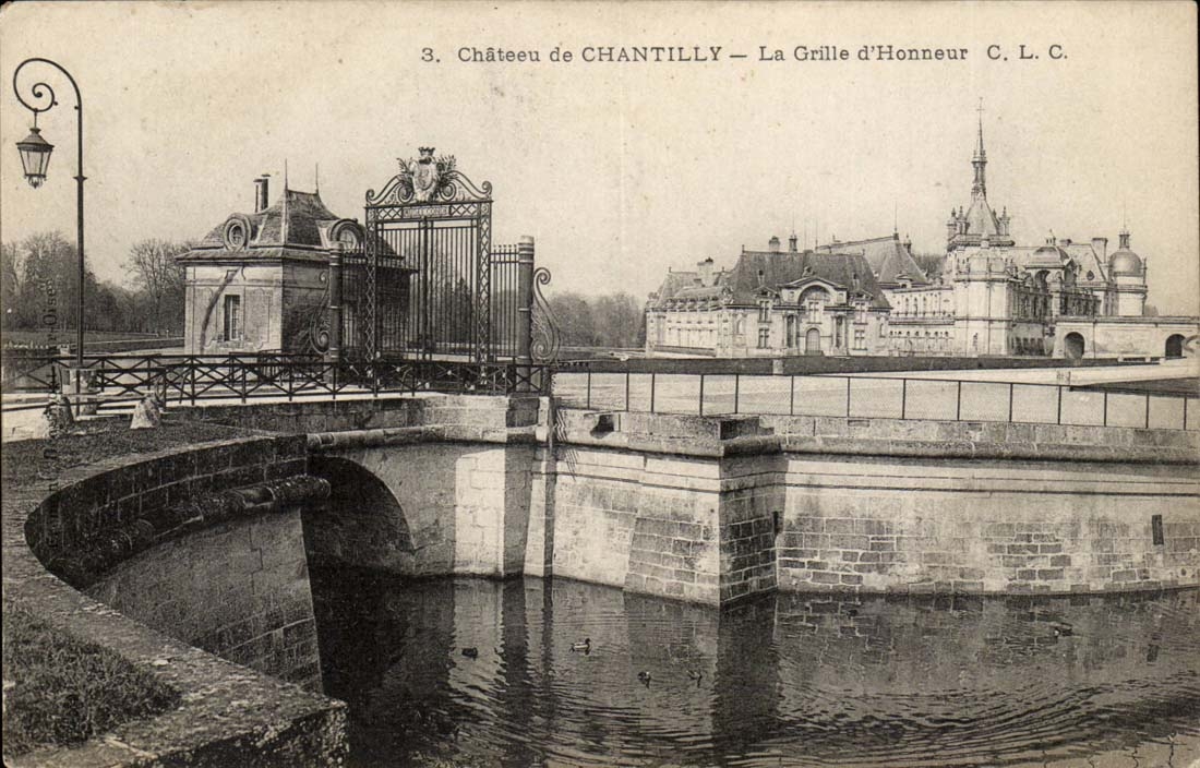 Chantilly - the Castle - the Grid of Honor - CPA
