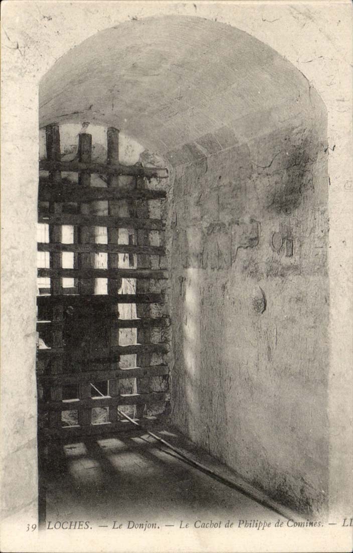 Loaches - the dungeon of Philippe de Comines - CPA