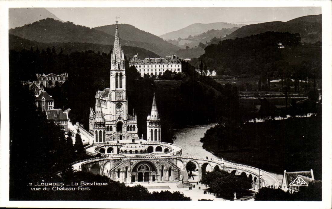 Lourdes - the Basilica - Sight of Castle Fort - CPA