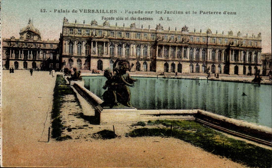 Palate of Versailles CPA Frontage on the gardens and the floor of water