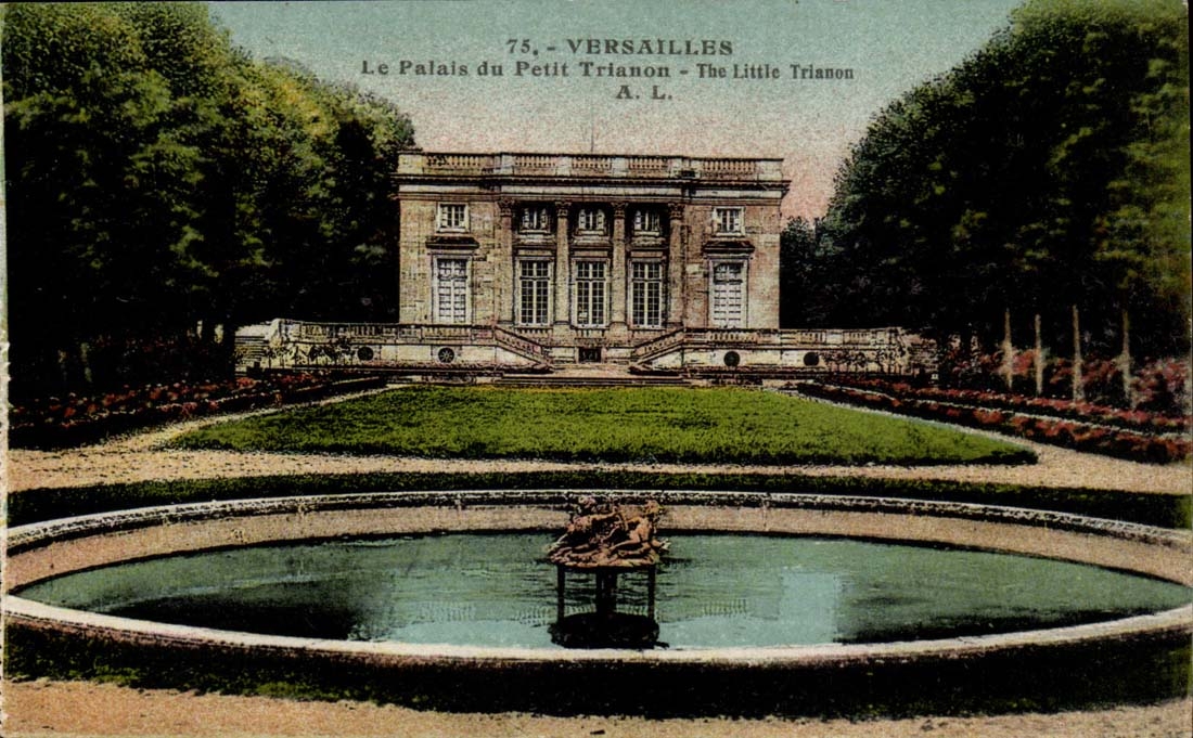 Versailles CPA the palate of Small TRianon