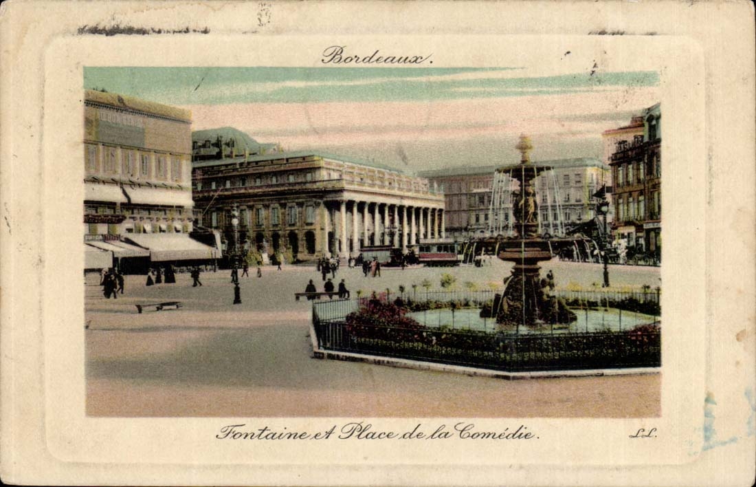 Bordeaux CPA Fountain and place of the Comedy