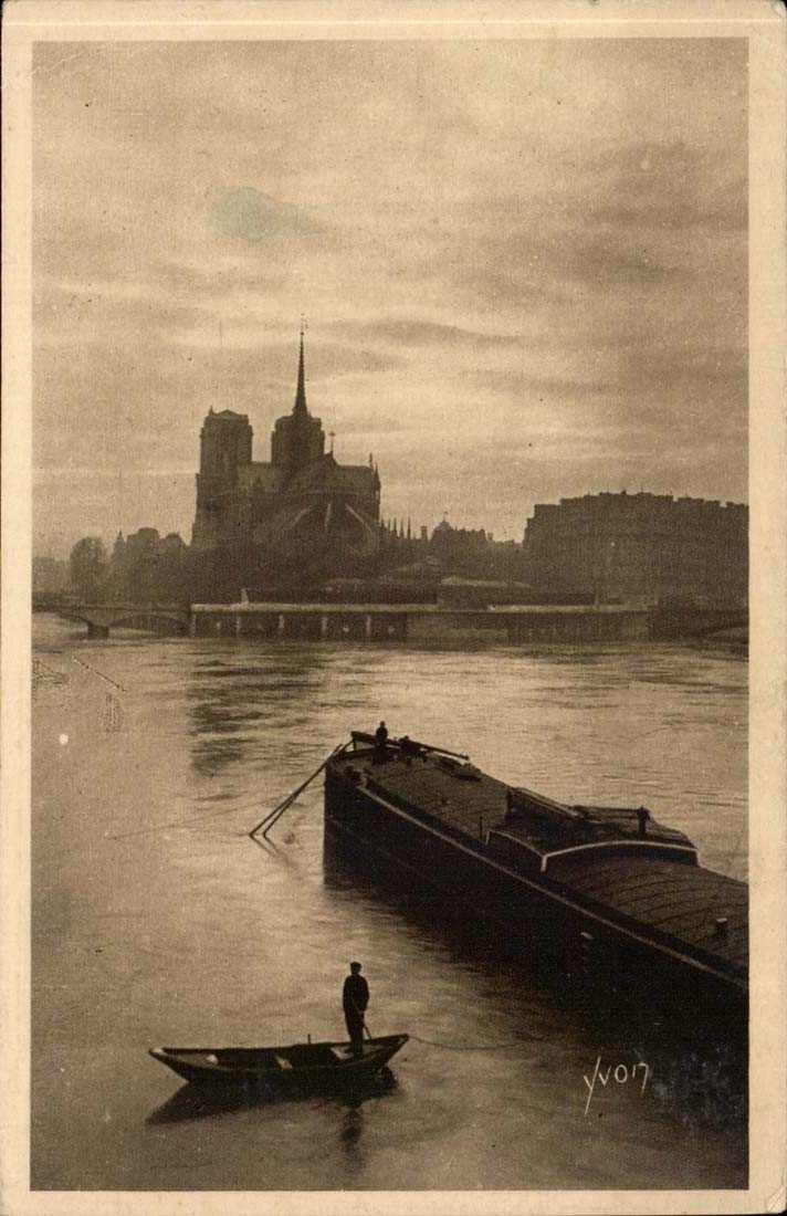 Paris CPA La Seine au quai de la Tournelle