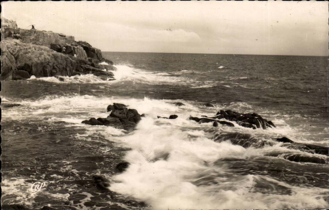 Batz on Sea CP Aeffet of waves on the rocks