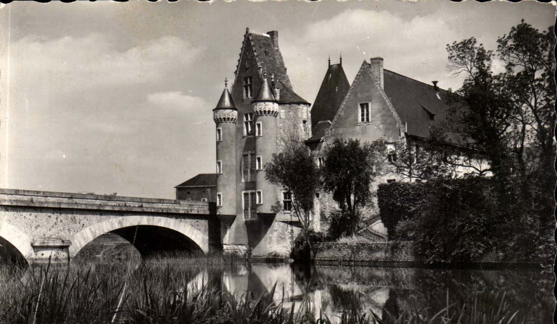 Arrow CPA the chaetau of the Carmelite friars at the edge of the Dormouse