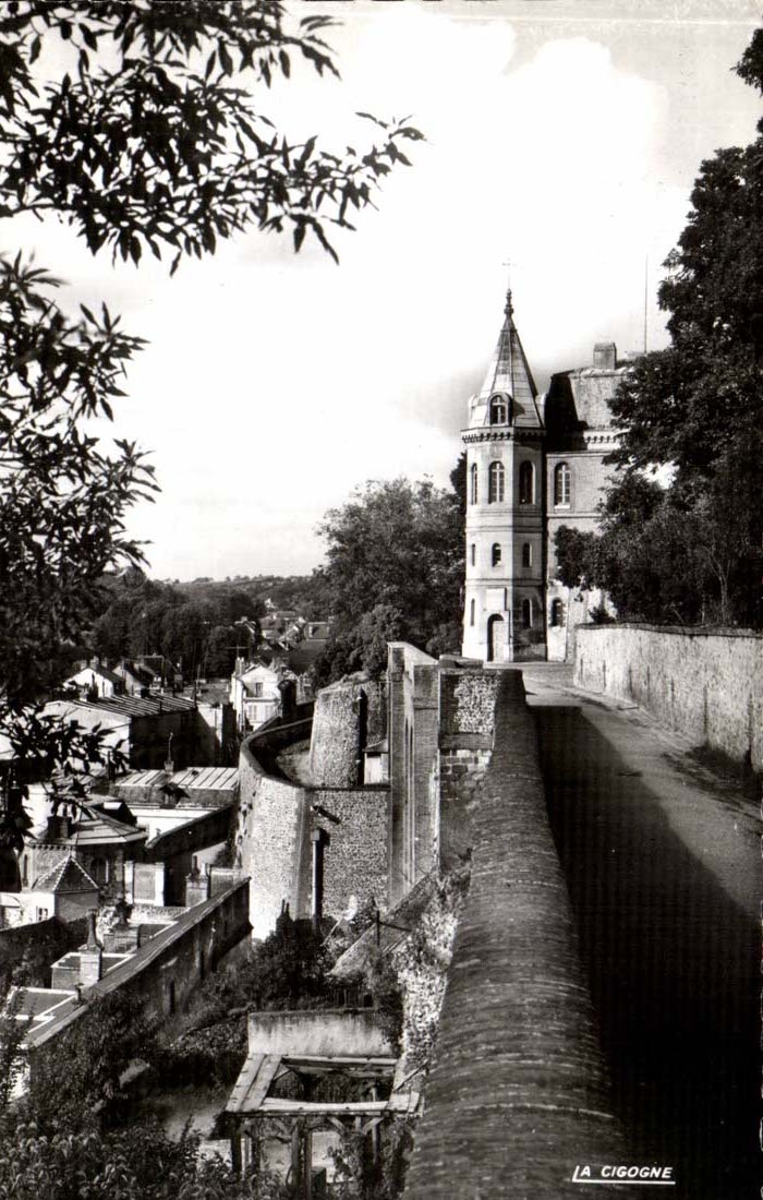 Dreux MODERN CARD Old eveche and the covered way