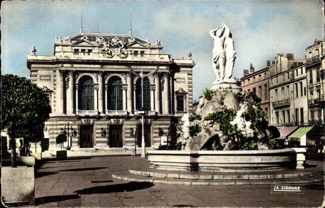 Montpellier CPA Le theatre et la fontaine des trois Graces (Etienne d'Antoine 1776)